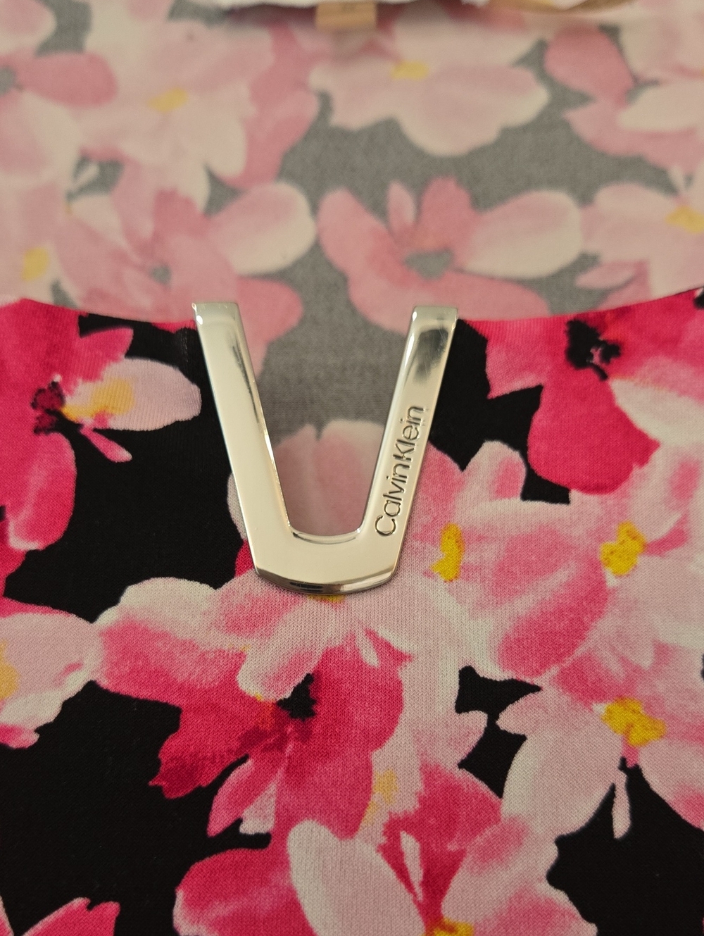 Calvin Klein Black Pink Floral Top Size M  3/4 Sleeve - Picture 3 of 7